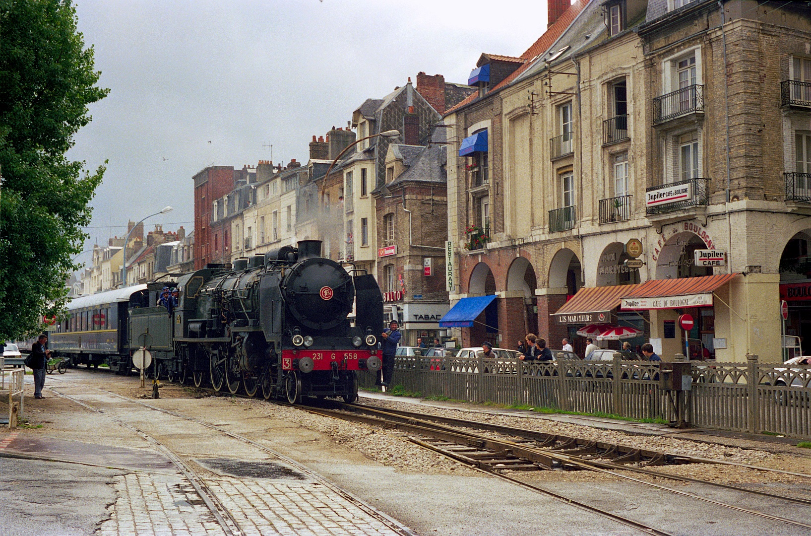 Museumszug auf dem Weg zum Gare de Dieppe-Maritime (1986) (Lizenz: (c) Didier Duforest – CC BY-SA 4.0)